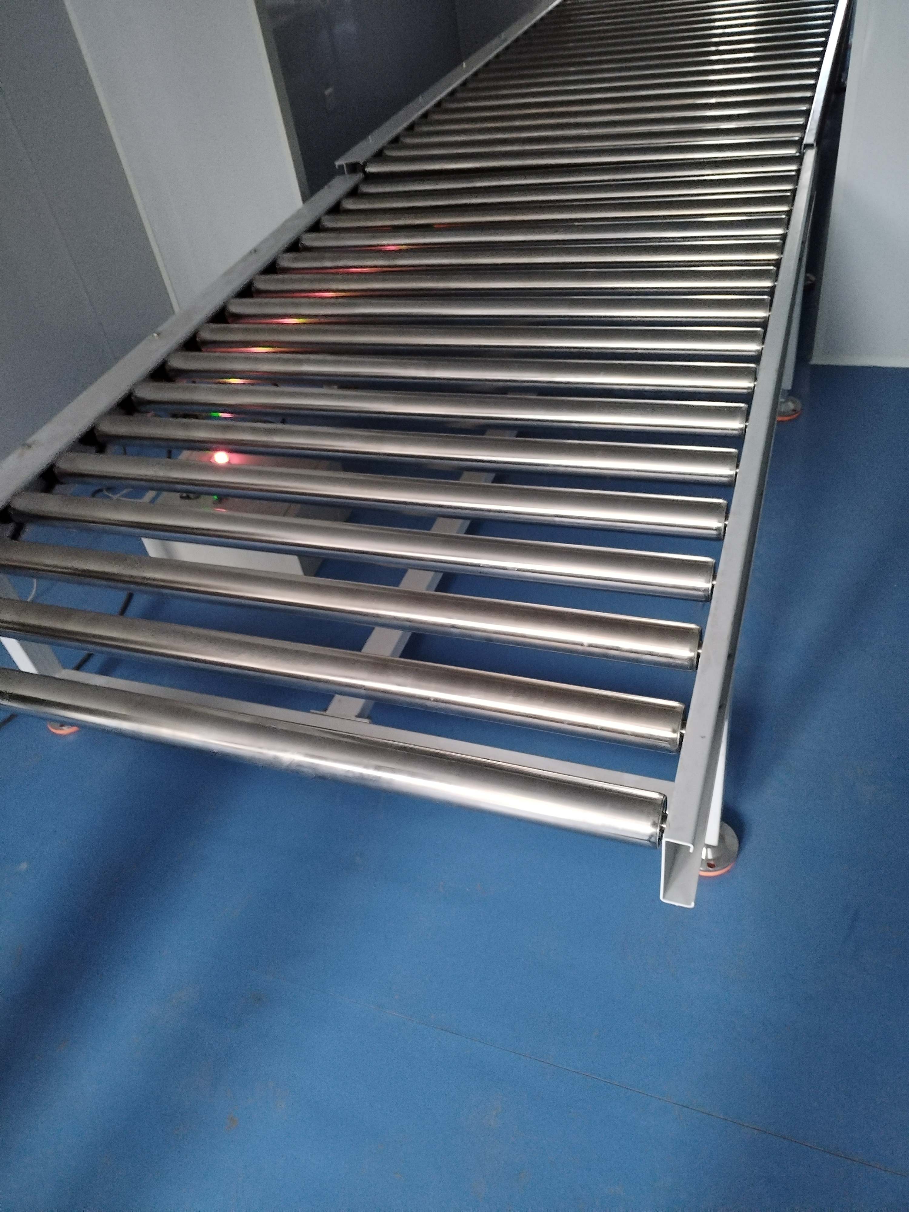 滾筒輸送機特點，青島樂途行工業(yè)設備有限公司