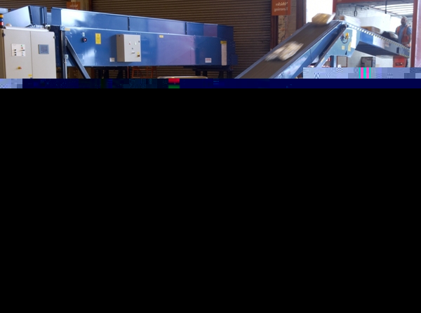 伸縮滾筒輸送機(jī)裝車(chē)